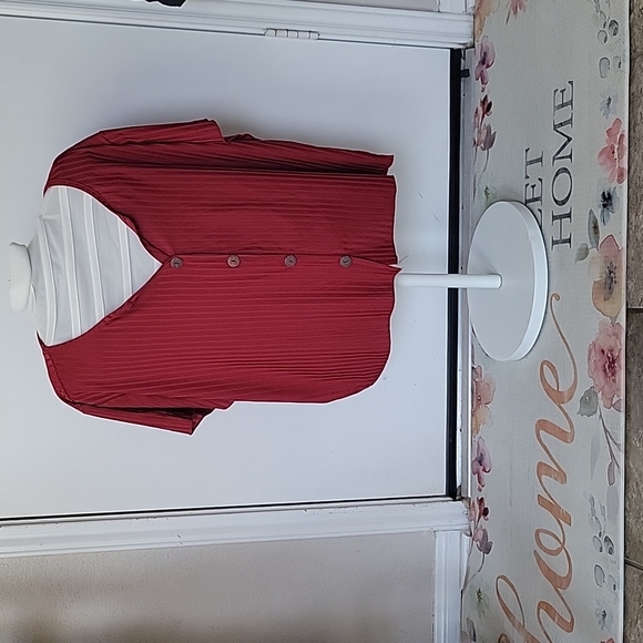 Seeing Curve Blouse - Picture 1 of 3